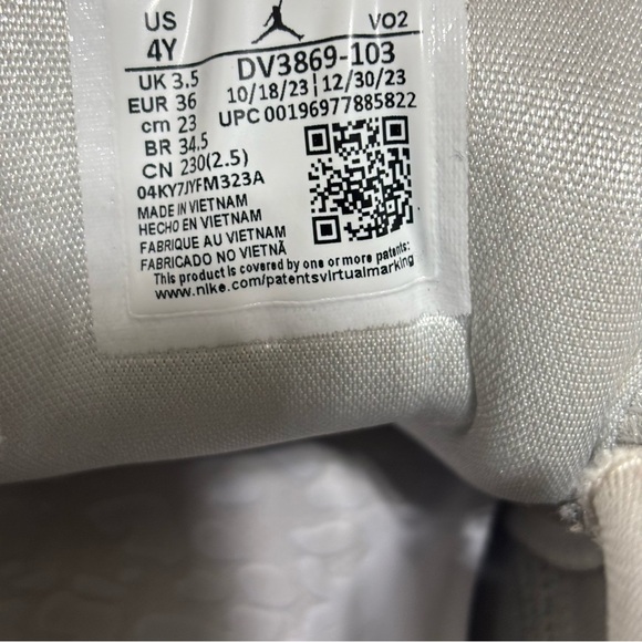 Jordan Zion 3 Athletic Basketball Shoes Sneakers Youth Size 4Y Boys DV3869-103 - Picture 8 of 10